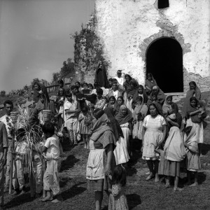 72 E 275 – Procesión de la Virgen de la Soledad, Lunes Santo.